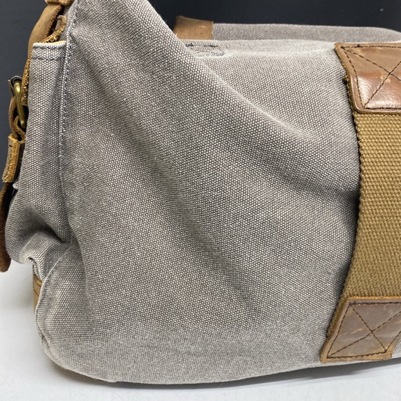 Berchirly Canvas Crossbody Bag - Picture 8 of 17